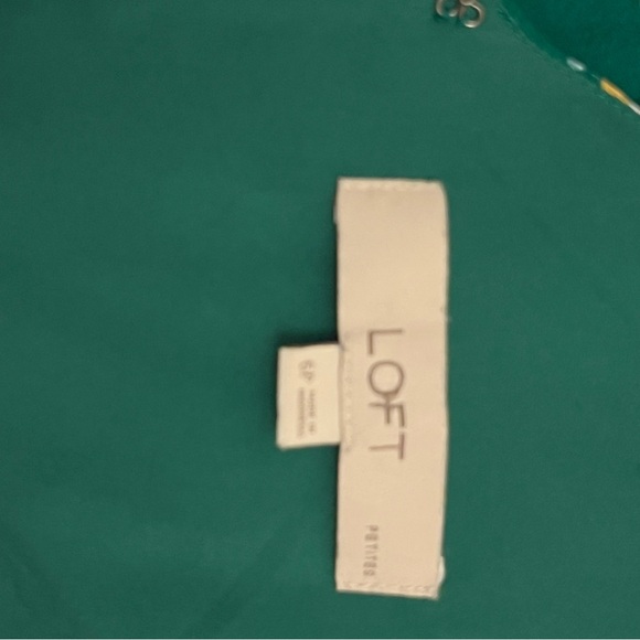 LOFT Women’s Kelly Green Floral V Neck Sleeveless Flowy Short Romper W/ Pockets - Picture 6 of 7